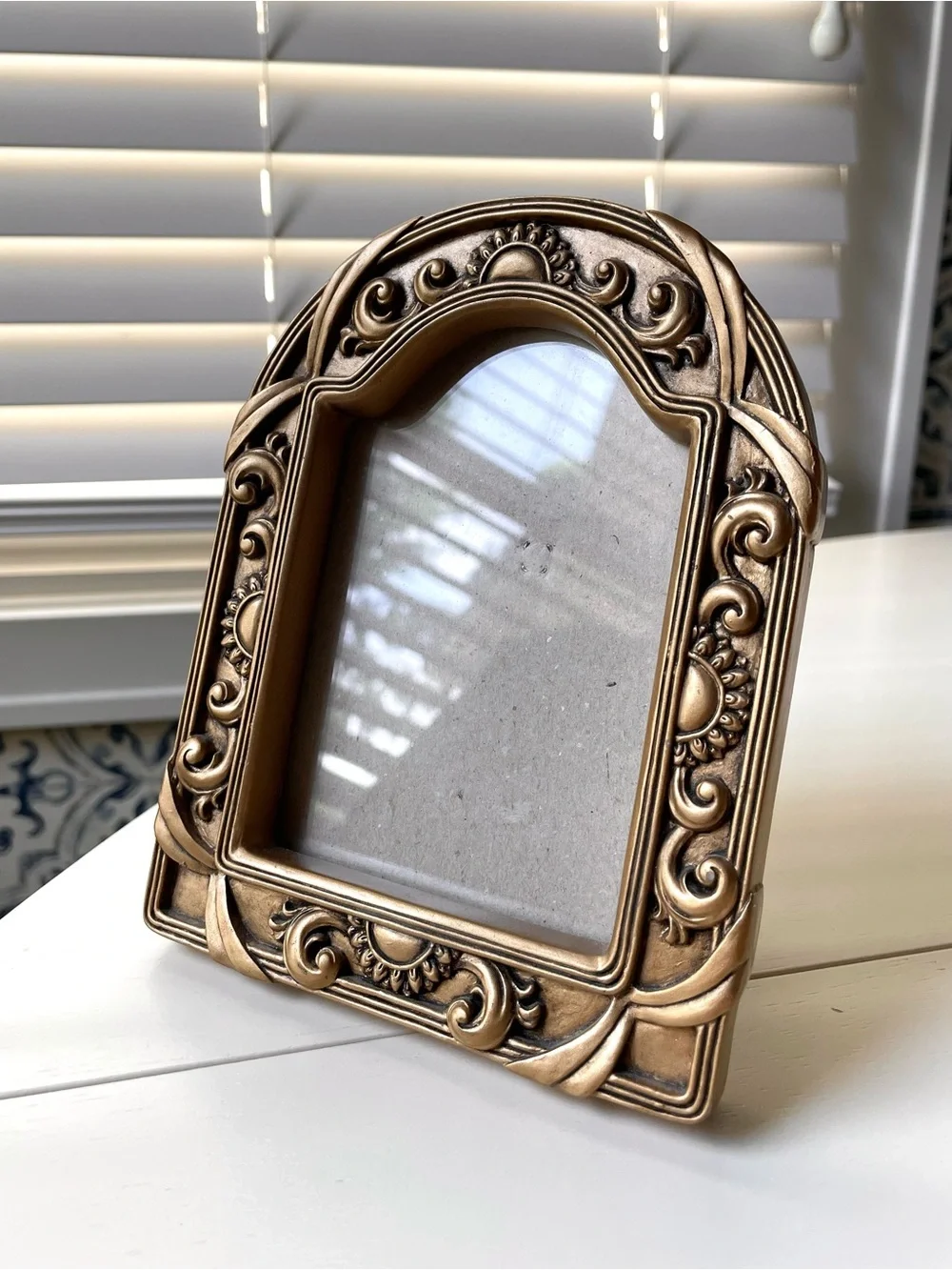 Vintage goldtone molded resin photo frame celestial sun/sunflower coffeehouse